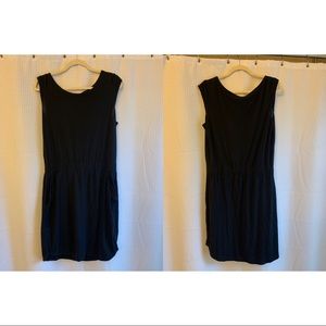 FREE SHIPPING- flattering Athleta dress w/ pockets